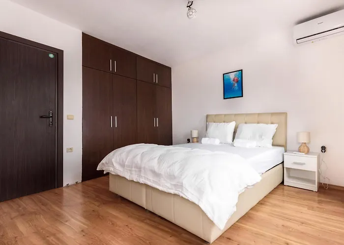 Апартаменты La Vista 1 *